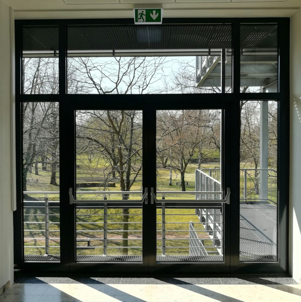 Rénovateur porte aluminium : redonner de l’éclat facilement et durablement